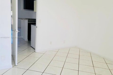 Снять в аренду кондоминиум в Уэст-Палм-Бич, Флорида 1 спальня, 45.99м2, № 1991658 - фото 12