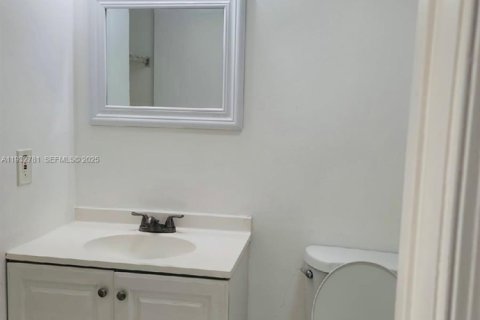 Снять в аренду кондоминиум в Уэст-Палм-Бич, Флорида 1 спальня, 45.99м2, № 1991658 - фото 11