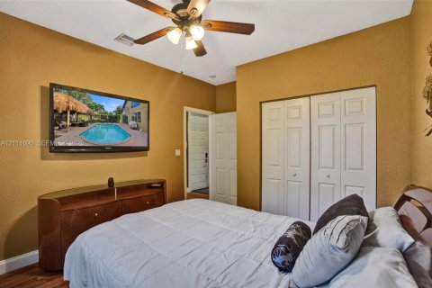 Casa en venta en Pembroke Pines, Florida, 3 dormitorios, 201.32 m2 № 2428500 - foto 25