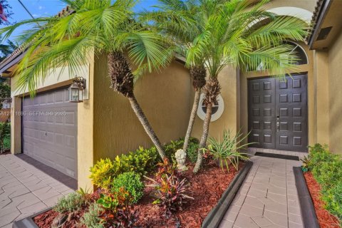Casa en venta en Pembroke Pines, Florida, 3 dormitorios, 201.32 m2 № 2428500 - foto 6