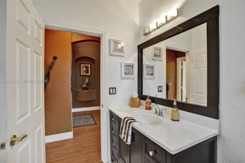 Casa en venta en Pembroke Pines, Florida, 3 dormitorios, 201.32 m2 № 2428500 - foto 20