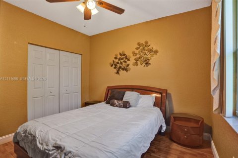 Casa en venta en Pembroke Pines, Florida, 3 dormitorios, 201.32 m2 № 2428500 - foto 24