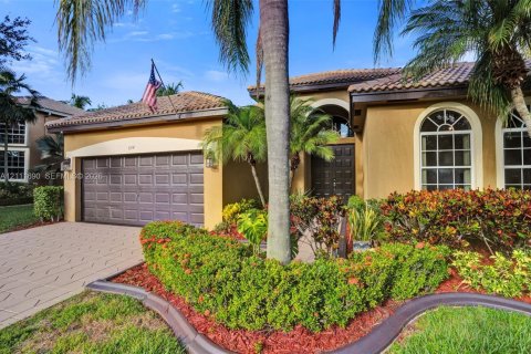 Casa en venta en Pembroke Pines, Florida, 3 dormitorios, 201.32 m2 № 2428500 - foto 4