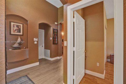 Casa en venta en Pembroke Pines, Florida, 3 dormitorios, 201.32 m2 № 2428500 - foto 21