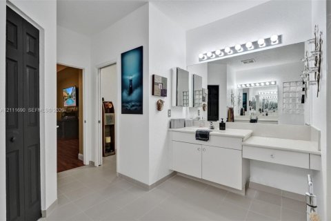 Casa en venta en Pembroke Pines, Florida, 3 dormitorios, 201.32 m2 № 2428500 - foto 14