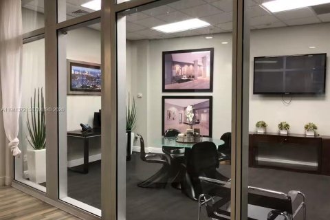 Снять в аренду кондоминиум в Майами, Флорида 39.2м2, № 2000730 - фото 30