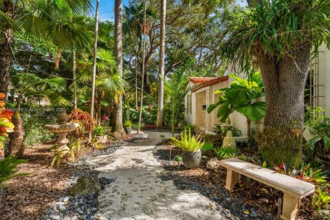 Купить виллу или дом в Корал-Гейблс, Флорида 3 спальни, 234.67м2, № 1970646 - фото 2