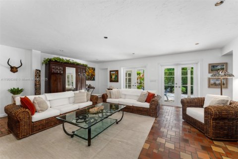 Купить виллу или дом в Корал-Гейблс, Флорида 3 спальни, 234.67м2, № 1970646 - фото 9