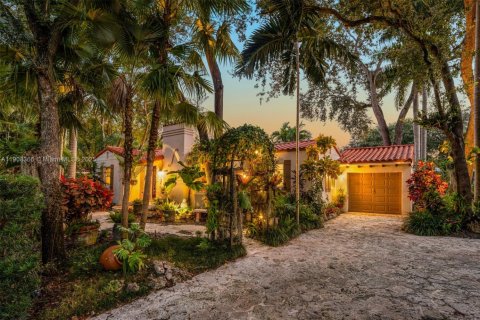 Купить виллу или дом в Корал-Гейблс, Флорида 3 спальни, 234.67м2, № 1970646 - фото 1