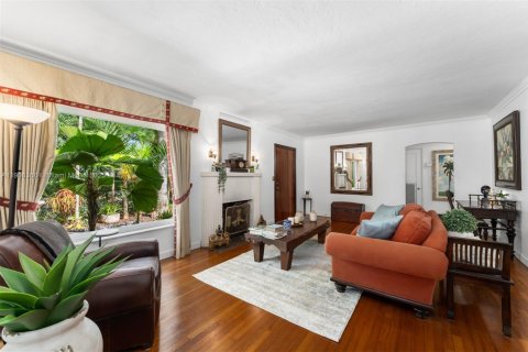 Купить виллу или дом в Корал-Гейблс, Флорида 3 спальни, 234.67м2, № 1970646 - фото 5