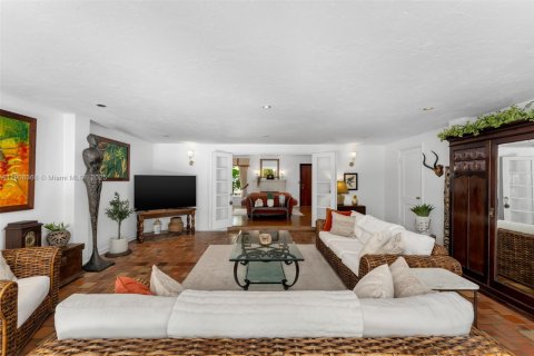 Купить виллу или дом в Корал-Гейблс, Флорида 3 спальни, 234.67м2, № 1970646 - фото 10