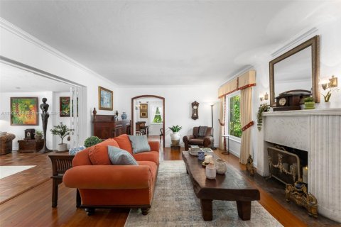 Купить виллу или дом в Корал-Гейблс, Флорида 3 спальни, 234.67м2, № 1970646 - фото 4