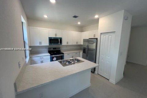 Touwnhouse à louer à Homestead, Floride: 3 chambres, 123.65 m2 № 2023798 - photo 7