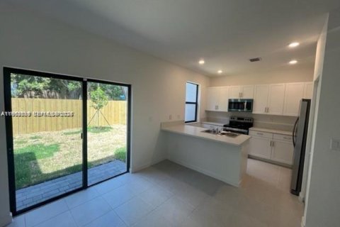 Touwnhouse à louer à Homestead, Floride: 3 chambres, 123.65 m2 № 2023798 - photo 10