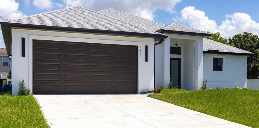 Villa ou maison à Cape Coral, Floride 4 chambres, 160.91 m2 № 1905845