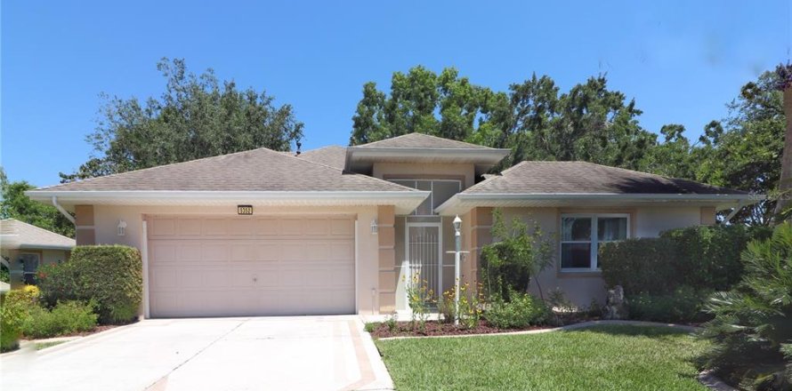 House in Leesburg, Florida 3 bedrooms, 185.34 sq.m. № 1828023