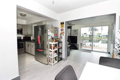 Casa en venta en Tamarac, Florida, 2 dormitorios, 111.85 m2 № 2180795 - foto 19