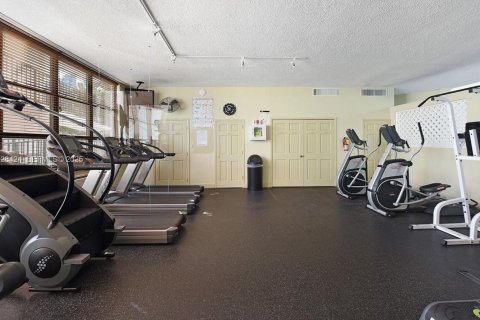 Condo in Hallandale Beach, Florida, 2 bedrooms № 1986735 - photo 7