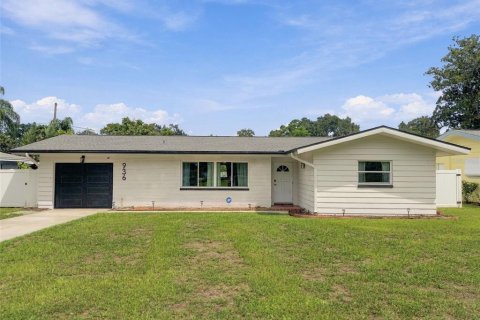 House in Dunedin, Florida 2 bedrooms, 96.8 sq.m. № 2359482