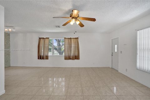 Снять в аренду виллу или дом в Холливуд, Флорида 4 спальни, 171.4м2, № 1955267 - фото 12