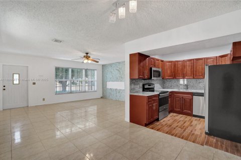 Снять в аренду виллу или дом в Холливуд, Флорида 4 спальни, 171.4м2, № 1955267 - фото 14