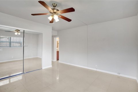 Снять в аренду виллу или дом в Холливуд, Флорида 4 спальни, 171.4м2, № 1955267 - фото 27