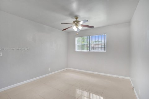 Снять в аренду виллу или дом в Холливуд, Флорида 4 спальни, 171.4м2, № 1955267 - фото 30