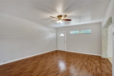 Снять в аренду виллу или дом в Холливуд, Флорида 4 спальни, 171.4м2, № 1955267 - фото 22