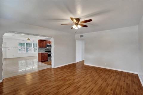 Снять в аренду виллу или дом в Холливуд, Флорида 4 спальни, 171.4м2, № 1955267 - фото 20