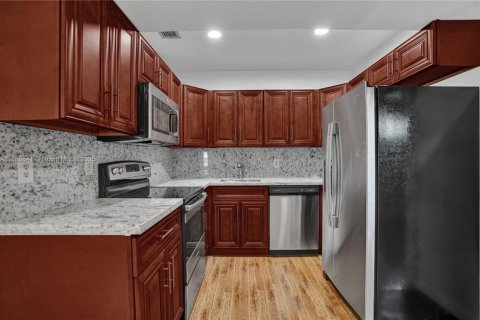 Снять в аренду виллу или дом в Холливуд, Флорида 4 спальни, 171.4м2, № 1955267 - фото 18