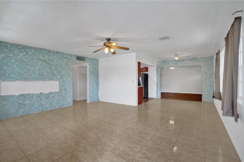 Снять в аренду виллу или дом в Холливуд, Флорида 4 спальни, 171.4м2, № 1955267 - фото 7