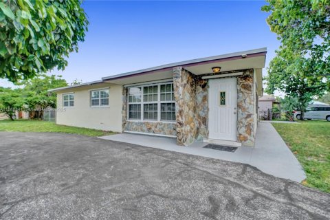 Снять в аренду виллу или дом в Холливуд, Флорида 4 спальни, 171.4м2, № 1955267 - фото 2