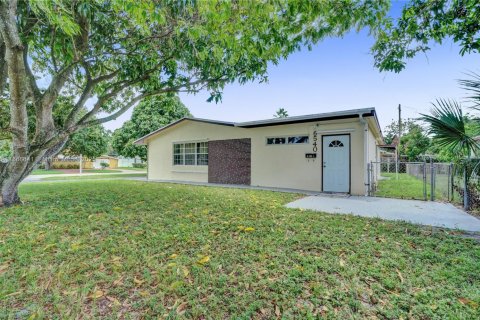 Снять в аренду виллу или дом в Холливуд, Флорида 4 спальни, 171.4м2, № 1955267 - фото 5