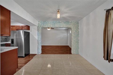 Снять в аренду виллу или дом в Холливуд, Флорида 4 спальни, 171.4м2, № 1955267 - фото 17