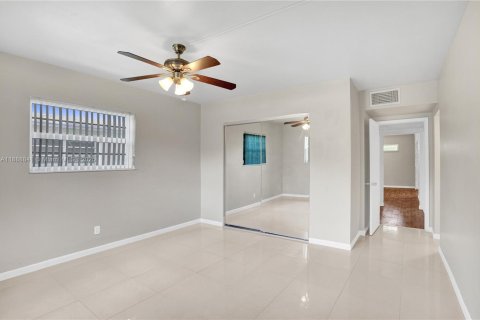 Снять в аренду виллу или дом в Холливуд, Флорида 4 спальни, 171.4м2, № 1955267 - фото 26