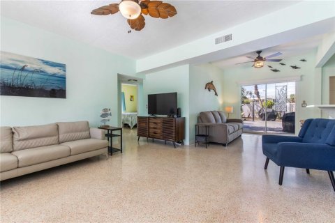 House in Belleair Beach, Florida 3 bedrooms, 215.16 sq.m. № 1816827 - photo 12