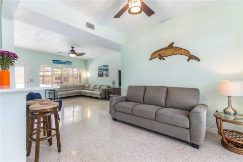 House in Belleair Beach, Florida 3 bedrooms, 215.16 sq.m. № 1816827 - photo 21