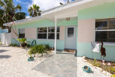 House in Belleair Beach, Florida 3 bedrooms, 215.16 sq.m. № 1816827 - photo 11
