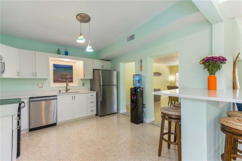 House in Belleair Beach, Florida 3 bedrooms, 215.16 sq.m. № 1816827 - photo 19