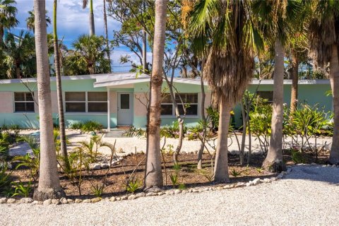 House in Belleair Beach, Florida 3 bedrooms, 215.16 sq.m. № 1816827 - photo 5
