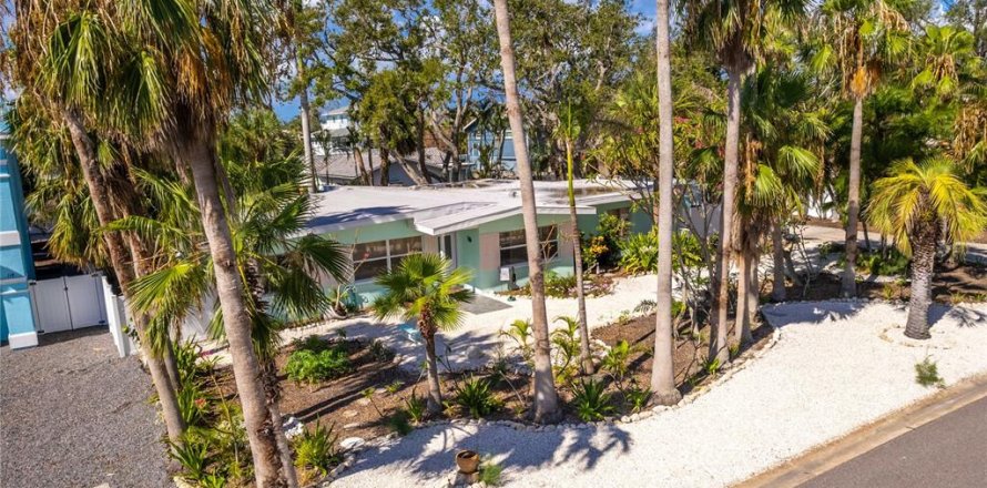 House in Belleair Beach, Florida 3 bedrooms, 215.16 sq.m. № 1816827