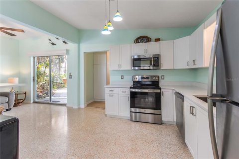 House in Belleair Beach, Florida 3 bedrooms, 215.16 sq.m. № 1816827 - photo 18