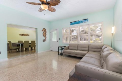 House in Belleair Beach, Florida 3 bedrooms, 215.16 sq.m. № 1816827 - photo 16