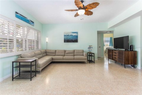 House in Belleair Beach, Florida 3 bedrooms, 215.16 sq.m. № 1816827 - photo 14