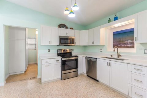 House in Belleair Beach, Florida 3 bedrooms, 215.16 sq.m. № 1816827 - photo 17