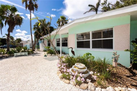 House in Belleair Beach, Florida 3 bedrooms, 215.16 sq.m. № 1816827 - photo 10