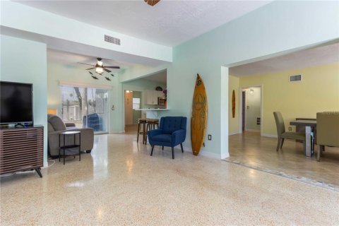 House in Belleair Beach, Florida 3 bedrooms, 215.16 sq.m. № 1816827 - photo 13