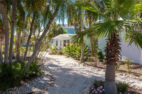 House in Belleair Beach, Florida 3 bedrooms, 215.16 sq.m. № 1816827 - photo 9