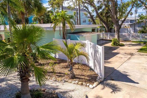 House in Belleair Beach, Florida 3 bedrooms, 215.16 sq.m. № 1816827 - photo 7