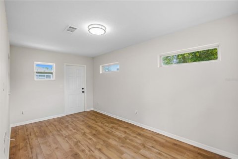 Villa ou maison à louer à North Port, Floride: 3 chambres, 131.27 m2 № 2105333 - photo 11